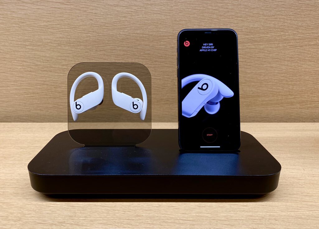 Beats Tempo: Powerbeats Pro in an Apple Store.