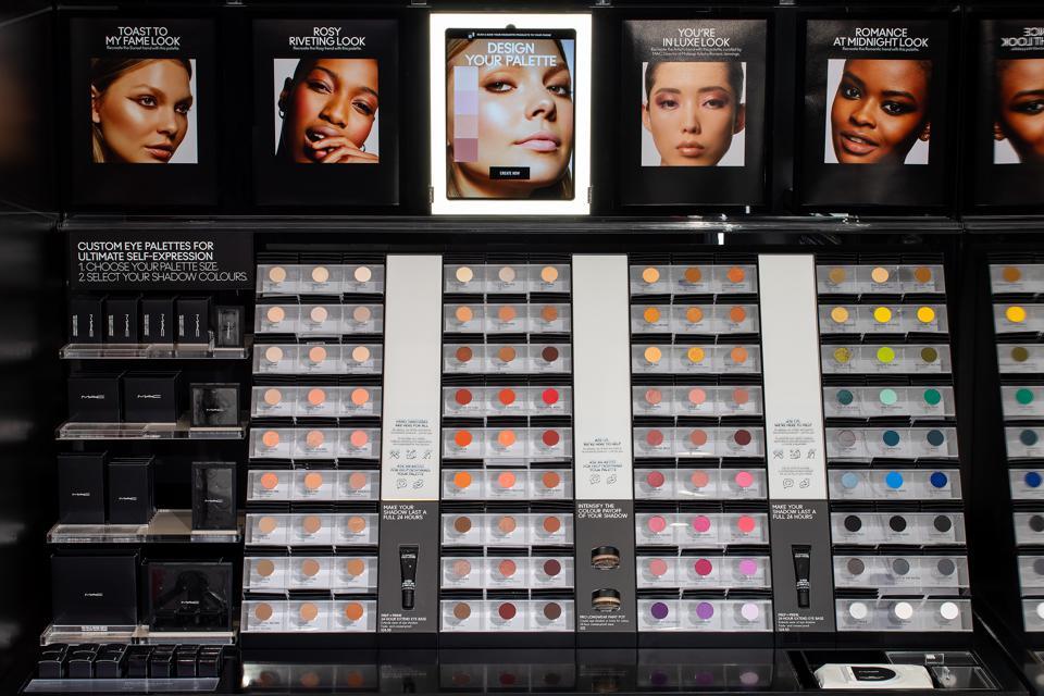 The Make-Up Pallete wall featuring the Design Your Own Pallete experience at the M·A·C Innovation Lab.
